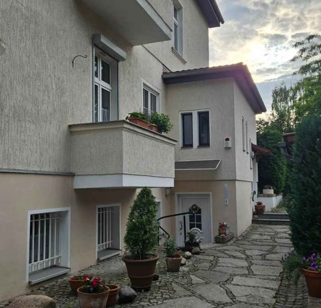 Apartament Mondaenes Zimmer Naehe Alex In Villenlage Berlin
