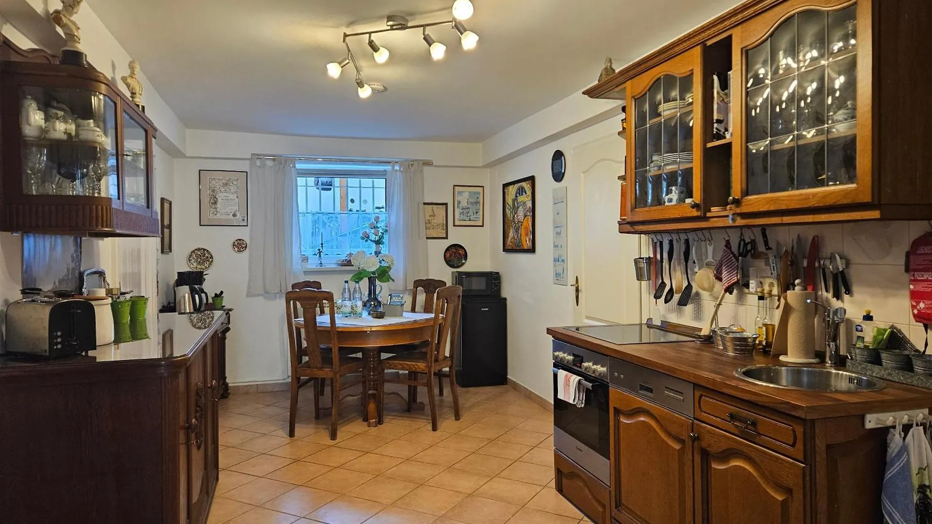 Mondaenes Zimmer Naehe Alex In Villenlage Berlin Niemcy