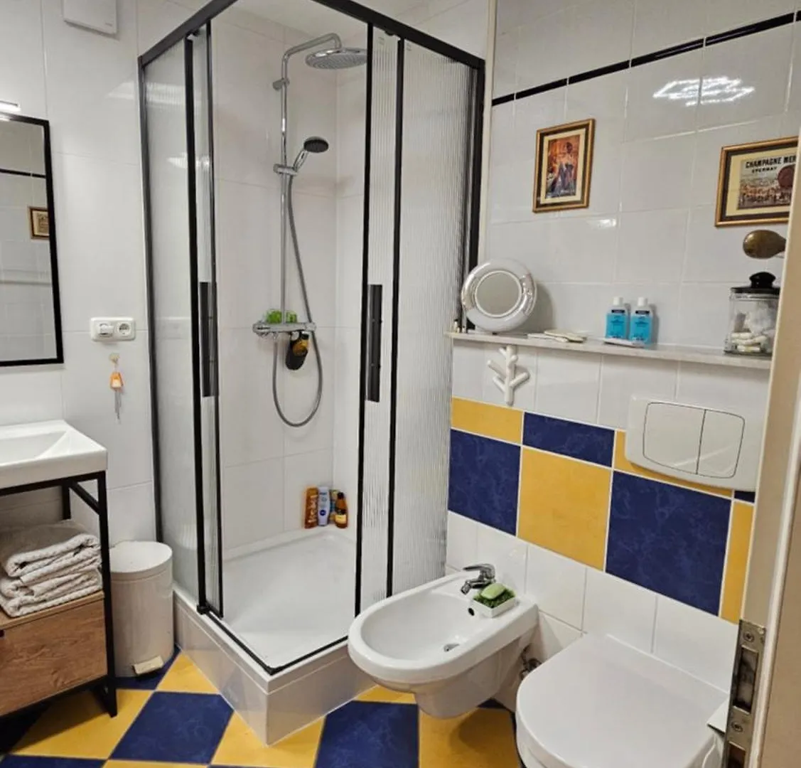 Mondaenes Zimmer Naehe Alex In Villenlage Berlijn